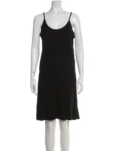 Pre-owned James Perse Scoop Neck Knee-length Dress In Black