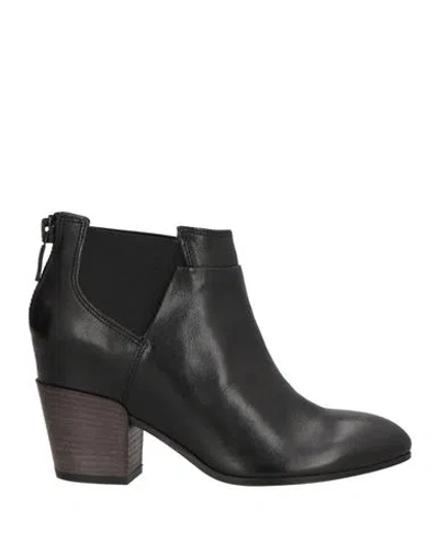 Janet & Janet Woman Ankle Boots Black Size 8 Leather