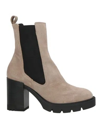 Janet & Janet Woman Ankle Boots Taupe Size 10 Leather, Elastic Fibres In Gray