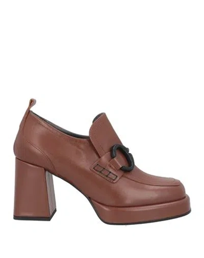 Janet & Janet Woman Loafers Brown Size 11 Leather