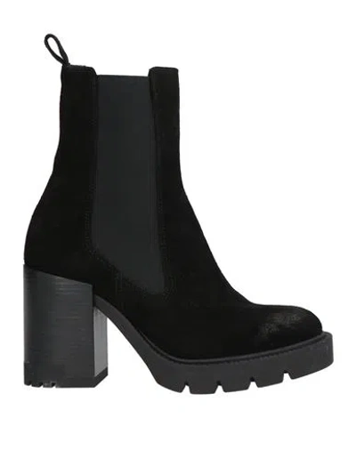 Janet & Janet Woman Ankle Boots Black Size 6 Soft Leather, Elastic Fibres In Black