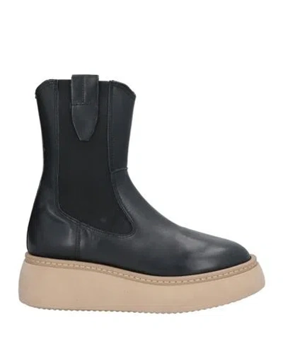 Janet & Janet Woman Ankle Boots Black Size 8 Calfskin
