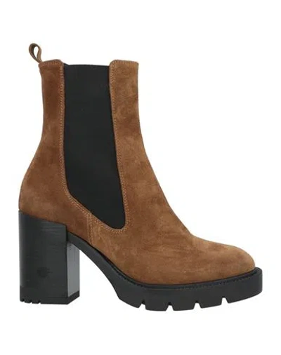 Janet & Janet Woman Ankle Boots Camel Size 6 Leather, Elastic Fibres In Beige