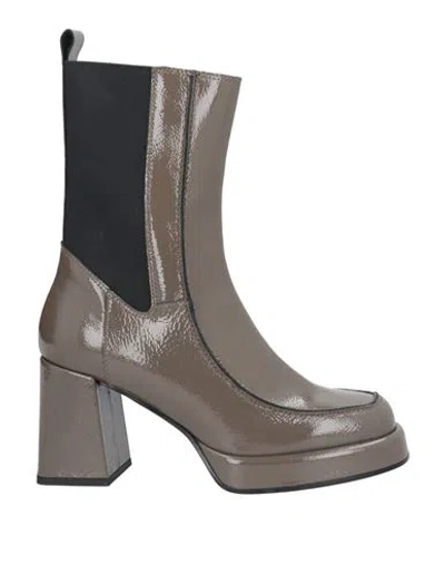 Janet & Janet Woman Ankle Boots Taupe Size 8 Leather In Grey