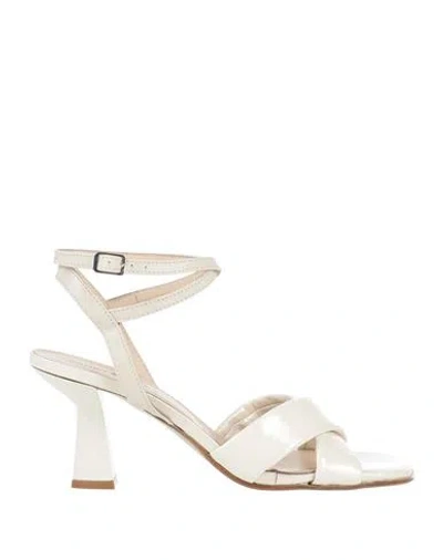 Janet & Janet Woman Sandals Ivory Size 6 Leather In White