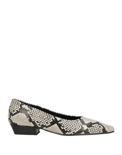 J.a.p. Jose Antonio Pereira J. A.p. Jose Antonio Pereira Woman Ballet Flats Ivory Size 8 Leather In White