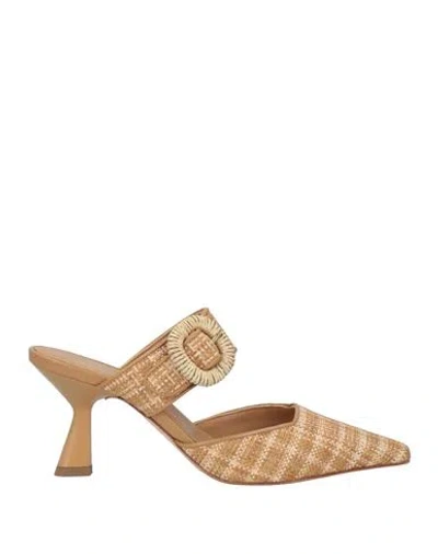 J.a.p. Jose Antonio Pereira J. A.p. Jose Antonio Pereira Woman Mules & Clogs Beige Size 7.5 Natural Raffia
