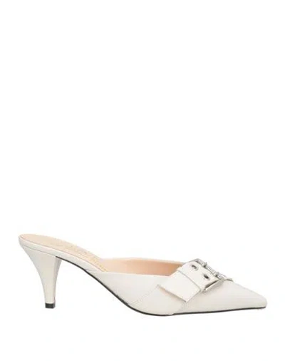 J.a.p. Jose Antonio Pereira J. A.p. Jose Antonio Pereira Woman Mules & Clogs Ivory Size 8 Leather In Multi