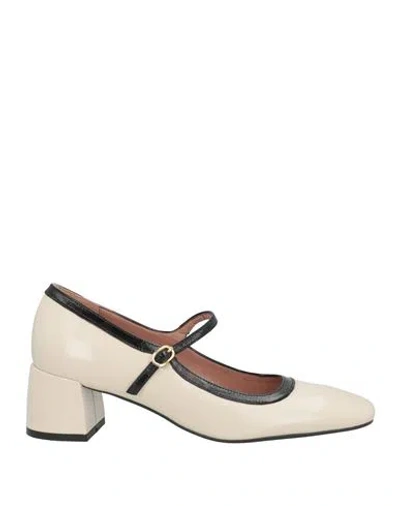 J.a.p. Jose Antonio Pereira J. A.p. Jose Antonio Pereira Woman Pumps Cream Size 11 Leather