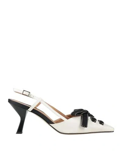 J.a.p. Jose Antonio Pereira J. A.p. Jose Antonio Pereira Woman Pumps Ivory Size 8 Natural Raffia In White