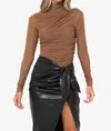 Jbq Paxton Top In Mocha In Brown