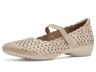 Jbu Nancy Women's Flat Shoes Champagne: 9 W, Faux Leather In Neutral