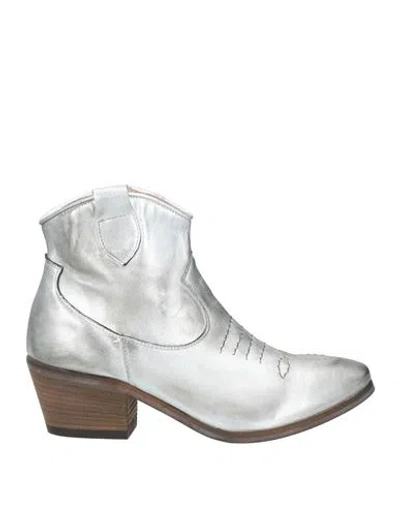 Je T'aime Woman Ankle Boots Silver Size 8 Leather