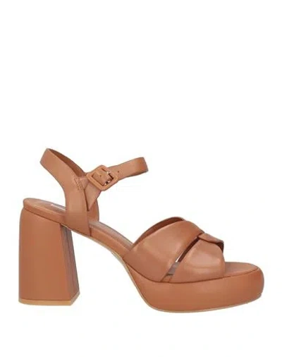 Jeannot Woman Sandals Tan Size 11 Leather In Brown