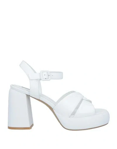 Jeannot Woman Sandals White Size 10 Leather