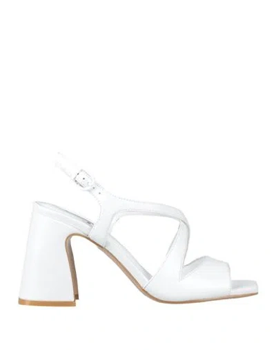 Jeannot Woman Sandals White Size 8 Leather