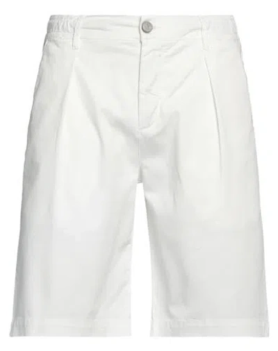 Jeckerson Man Shorts & Bermuda Shorts White Size 34 Cotton, Elastane