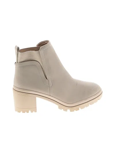 Pre-owned Jellypop Ankle Boots In Ivory