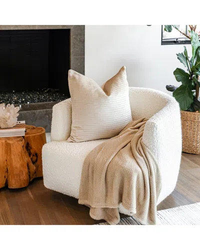 Jennifer Adams 480 Gsm Thread Count Faux Fux Embrace Throw In Brown