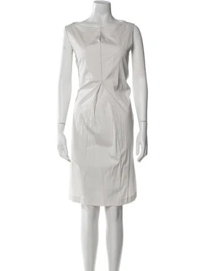 Pre-owned Jennifer Tattanelli Bateau Neckline Knee-length Dress In White