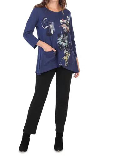Jess & Jane Flower Trio Patch Pocket Cotton Top In Denim In Blue