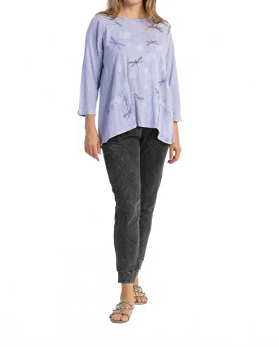 Jess & Jane Fly Time Patch Pocket Cotton Top In Mineral Wash In Purple