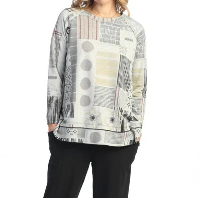 Jess & Jane Gallery Raglan Sleeve Fleece Top - Plus In Multi In Gray
