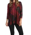 Jess & Jane Montecito Raglan Slinky Top In Red/black In Red