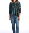 Jess & Jane Reflections Side Slit Slinky Top In Multi In Green