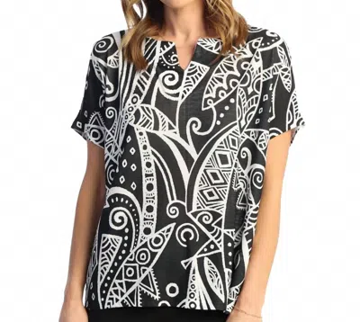 Jess & Jane Short Sleeve Notch Neck Top - Plus Size In Mystery In Black