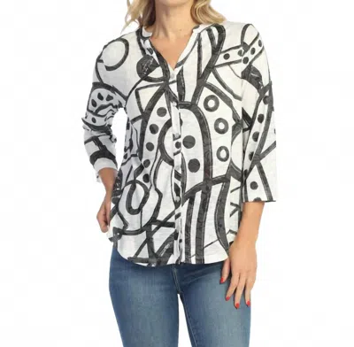 Jess & Jane Split Neck Button Front Shirt In Cay In White