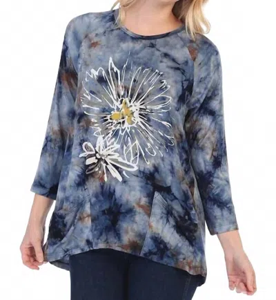 Jess & Jane Tie Dye Patch Pocket Top In Mono Flower In Blue