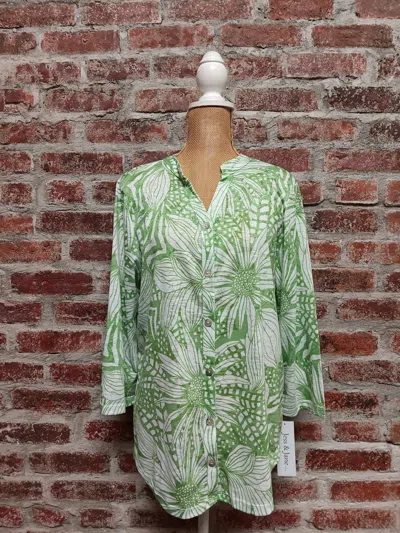 Jess & Jane Women's Floral Button Down 3/4 Sleeve Top In Green