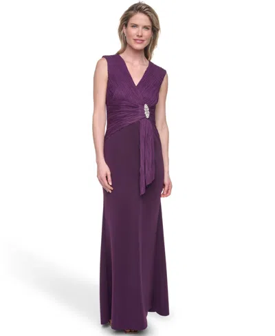 Jessica Howard Petite Sleeveless V-neck Gown In Pink