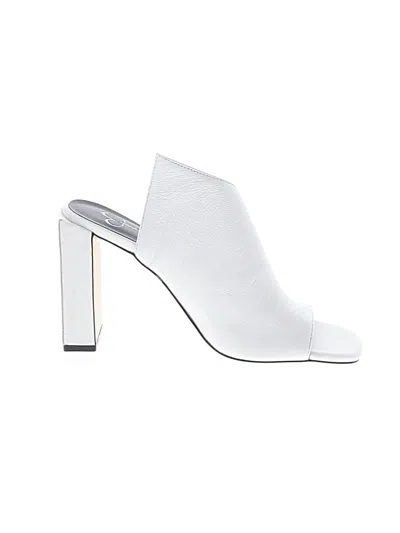 Pre-owned Jessica Simpson Sandals In White