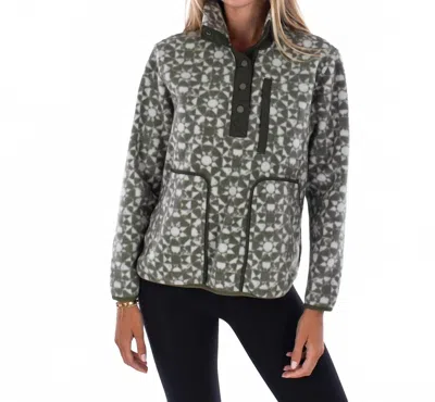 Jetty Women's Juniper Fleece Top In Olive In Multi