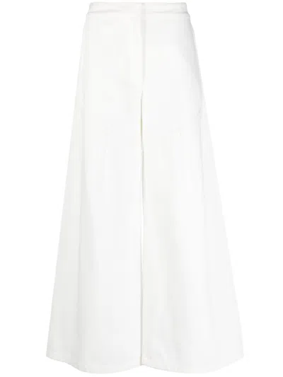 JIL SANDER JIL SANDER JIL SANDER WHITE JEANS. 
HIGH WAIST. 
FLARED CUT. 
ZIPPER FRONT CLOSURE WITH CLASP. 
SIDE