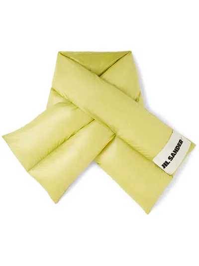 Jil Sander Daunenschal Mit Logo-patch In Green