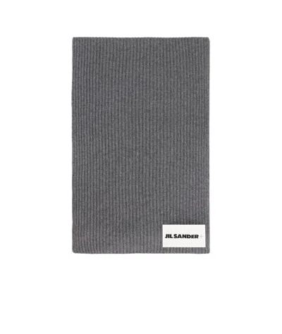 Jil Sander Logo-patch Ribbed-knit Scarf In Gray