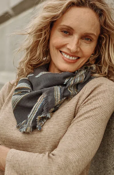 Jjill J.jill Space-dyed Textured Triangle Scarf In Grey Onyx