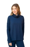Jjwinks Built-in Shelf Fleece Turtleneck With Rib Details In Navy