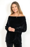 Jjwinks Sweater Weather Built-in Shelf Off-the-shoulder Velour Long Sleeve Holiday Top In Black