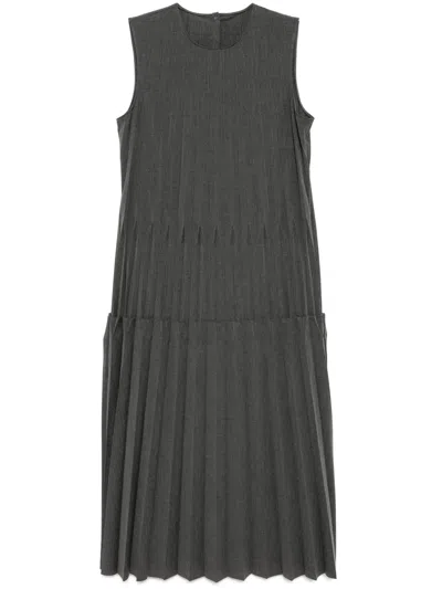 Jnby Pleated Dress In Black