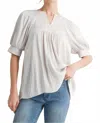 Jodifl Short Sleeve V Neck Pleated Top In Champagne In White