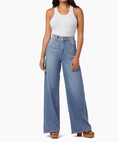 Joe's Jeans The Mia Petite Wide Leg Jeans In Hot Shot In Blue