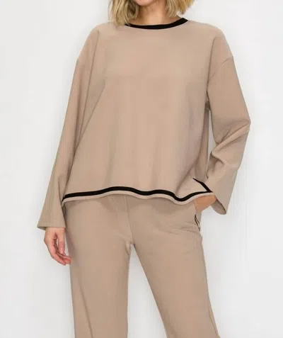 Joh Kinsley Top In Khaki In Brown