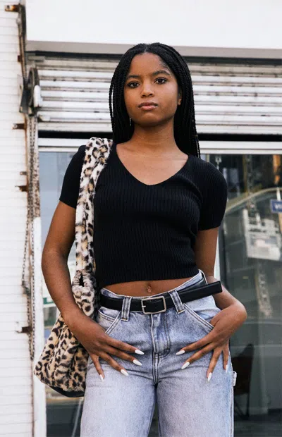 John Galt Women's Black V-neck Short Sleeve Sweater