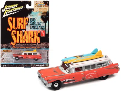 Johnny Lightning 1959 Cadillac Ambulance Red With White Top "malibu Beach Rescue" (weathered) With Surfboards On Roof