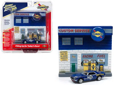 Johnny Lightning 1967 Chevrolet Camaro #15 "sunoco" With "sunoco" Exterior Service Gas Station Facade Diorama Set "jo