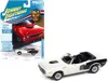 Johnny Lightning 1971 Plymouth Barracuda Convertible Sno White With Black Hemi Side Billboards "class Of 1971" Limite